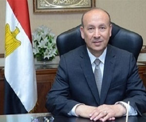   مصر اليوم - وزير الطيران يطمئن على سير العمل في مطار القاهرة