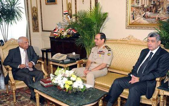   مصر اليوم - حازم الببلاوي يتوجّه إلى مقرّ الوزراء ويلتقي وزير الداخلية