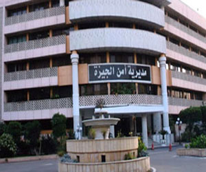   مصر اليوم - مقتل مواطن وإصابة 4 جنود في انفجار أمام سينما رداوبيس في الهرم