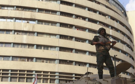   مصر اليوم - القوات الخاصة والحرس الجمهوريّ تؤمّن محيط مبنى الإذاعة التلفزيون