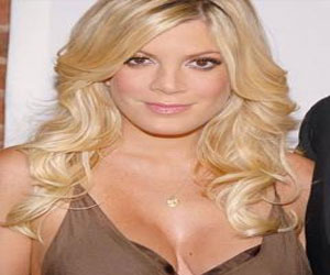   مصر اليوم - زوج توري سبيلينغ في مركز لإعادة التأهيل بعد فضيحة خيانته لها