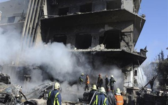   مصر اليوم - قوّات الحكومة تقصف أحياء حلب وتهدم 20 منزلاً في ريفها