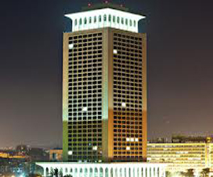 مصر اليوم - مصر تؤكِّد سلامة الملحق اللِّيبي المختطف في سفارتها