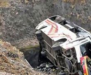   مصر اليوم - مقتل 11 شخصًا إثر سقوط حافلة بوادي شمال غرب باكستان