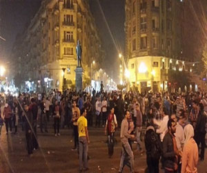 مصر اليوم - توقف الاشتباكات في طلعت حرب بعد وصول الشرطة