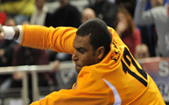   مصر اليوم - حمادة النقيب حارس منتخب الفراعنة لكرة اليد يعلن اعتزاله اللعب الدولي