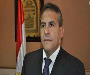   مصر اليوم - أبو زيد يحتفل بالثورة خلال مباراة استعراضية في استاد القاهرة