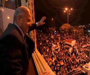 مصر اليوم - محافظ الأقصر يحتفل بذكرى ثورة 25 يناير مع أهالي المحافظة