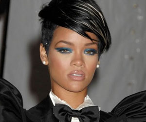   مصر اليوم - المطربة الأميريكية ريهانا تخصص عائدات منتجات التجميل لمصابي الأيدز