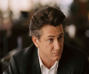   مصر اليوم - علاقة عاطفية جديدة بين النجم السينمائي شون بن والممثلة شارليز تيرون