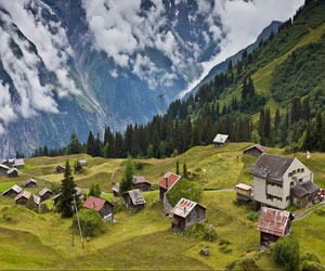 مصر اليوم - أجمل فنادق العالم يقبع وسط جبال الألب السويسرية