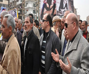   مصر اليوم - محافظ بورسعيد يفتتح النصب التذكارى لشهداء 26 يناير