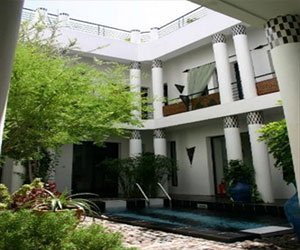 مصر اليوم - رياض تيشنا متعة السياحة في قلب مراكش العتيقة