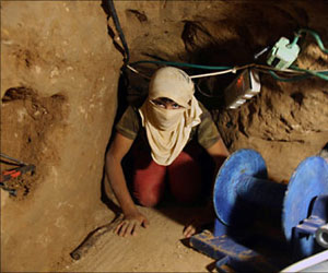   مصر اليوم - الجيش الثاني يُفجّر نفقين للتهريب على حدود غزة