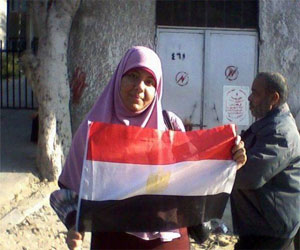   مصر اليوم - تشييع جثمان سمية عبدالله قتيلة تظاهرات الإسكندرية