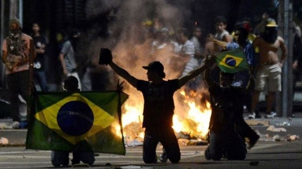   مصر اليوم - مظاهرات برازيلية اعتراضًا على تنظيم كأس العالم