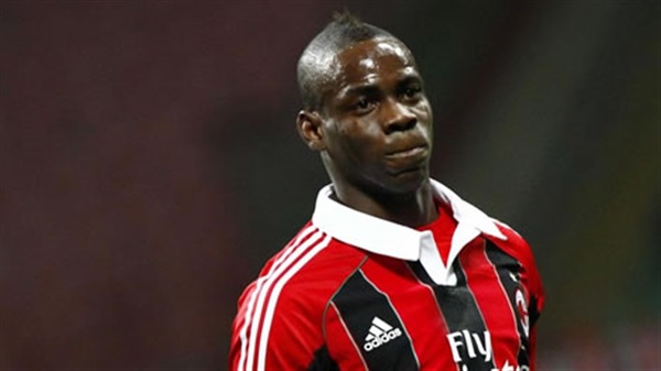   مصر اليوم - بروسيا دورتموند يدرس تقديم عرض لشراء بالوتيلى