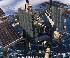   مصر اليوم - رائدا فضاء روسيان يقومان بتركيب كاميرات خارج المحطة الفضائية