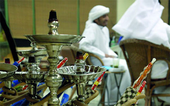   مصر اليوم - مقاهي النرجيلة في أبوظبي تشهد إقبالاً كثيفًا من الزبائن