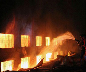   مصر اليوم - إخماد حريق نشب في مصنع زيوت في الإسكندرية