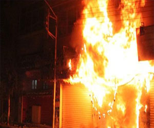   مصر اليوم - حريقٌ ضخم في مدينة نصر يحرق مبنى السراج مول