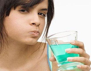 مصر اليوم - غسول الفم قد يسبّب أزّمة قلبيّة