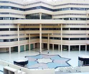   مصر اليوم - عميد كلية العلوم والآداب في عقلة الصقور يلتقي الطلاب المستجدين