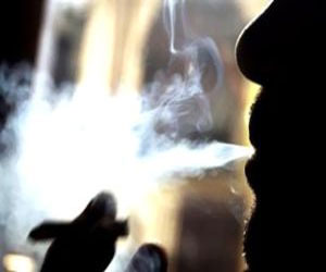 مصر اليوم - رفض تسليم نفسه للشرطة قبل أن ينهى سيجارة الحشيشة