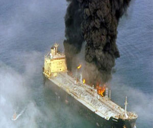 مصر اليوم - مقتل 7 أشخاص إثر انفجار ناقلة نفط هندية شرق الصين