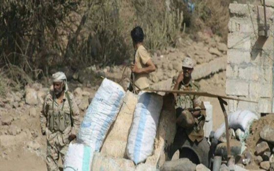   مصر اليوم - مُسلَّحو الحِرَاك يُهاجمون البنك المركزي ومعسكرًا للجيش اليمني في سناح