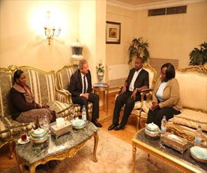   مصر اليوم - وزير الشباب يناقش مع نظيريه في أوغندا وجنوب السودان التعاون الثنائيّ