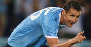   مصر اليوم - كلوزه يتفق مع لاتسيو على التجديد