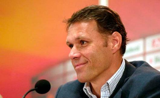   مصر اليوم - فان باستن يعتزم الرحيل عن تدريب هيرينفين في الصيف