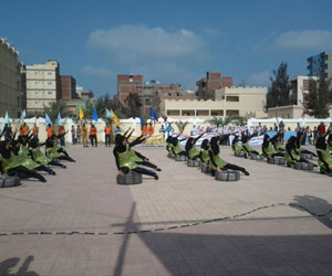   مصر اليوم - طلاب ادارة سيدي سالم في كفرالشيخ في حملة نظافة الخميس