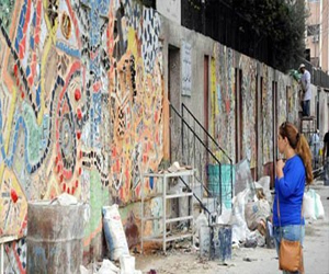 مصر اليوم - تشكيل جدارية فنية من مخلفات بيئية في دمشق