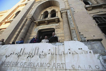 مصر اليوم - وقفة إحتجاجية للفنانين أمام المتحف الإسلامي تنديدا بتفجير مديرية أمن القاهرة