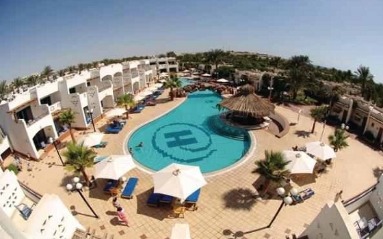   مصر اليوم - منتجع هيلتون الفيروز خدمات فندقيَّة متكاملة لإجازة متميِّزة في شرم الشِّيخ