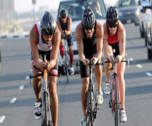   مصر اليوم - ناصر وخالد بن حمد يشاركان في سباق الدواثلون الاول في البحرين