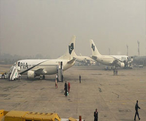 مصر اليوم - إغلاق مطار لاهور الباكستاني بسبب الضباب الكثيف