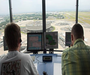 مصر اليوم - إضراب مراقبى الحركة الجوية يسبب إلغاء 20 % من الرحلات