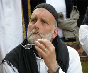   مصر اليوم - يوم لـالأب باولو وصورة نادرة له في جلسة إنشاد إسلامية