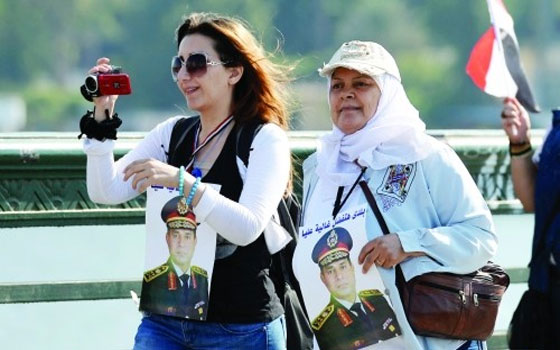   مصر اليوم - الحملات تطالب المشير السِّيسي بالترشُّح للرِّئاسة والسِّياسيِّين تختلف آرائهم