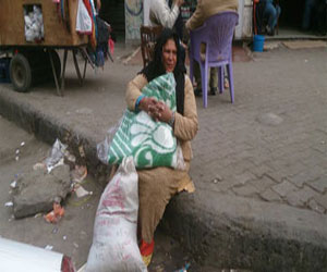   مصر اليوم - جمعية رسالة في سوهاج توزع 100 بطانية على الفقراء