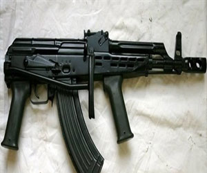   مصر اليوم - توقيف عامل بحوزته بندقية آلية في سوهاج