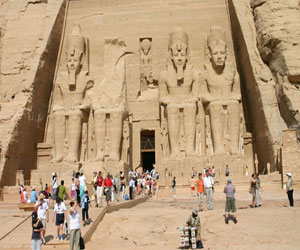 مصر اليوم - 3316 سائحًا زاروا معبدي أبوسمبل خلال يناير الجاري