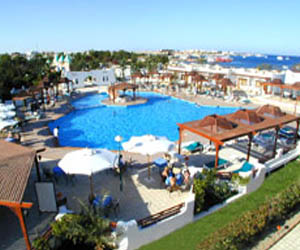 مصر اليوم - منتجع مينافيل سفاجا يعالج الصدفيّة والروما