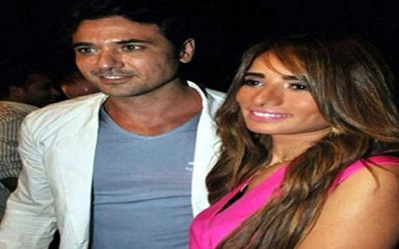   مصر اليوم - زينة تلجأ إلى تحليل DNA لإثبات النسب لأحمد عز