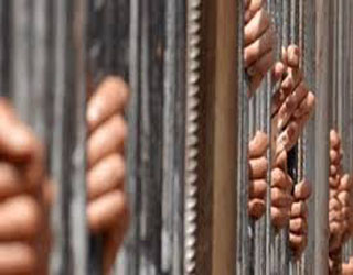 مصر اليوم - توقيف 11 إخوانيًّا بتهمة الاعتداء على قوات الأمن وقطع الطريق