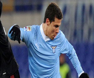   مصر اليوم - هرنانيس يودع جماهير لاتسيو قبل الرحيل لانتر ميلان