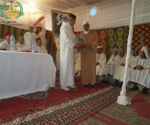 مصر اليوم - تسليم الهبة ملكيَّة لشرفاء قلعة السراغنة ضواحي مراكش